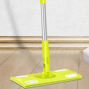 Gelber Flachwischer mit silberner Stange in einem Anwendungsbeispiel