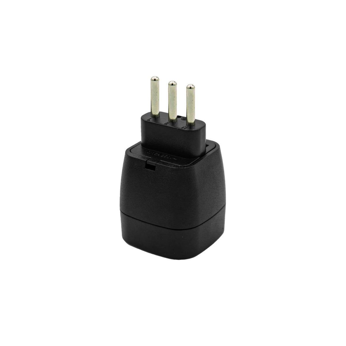 Schwarzer, aufgestellter Steckdosen Adapter CH zu IT