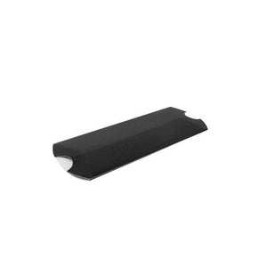 Schwarze Kartonverpackung fĂĽr Kissen ausgelegt