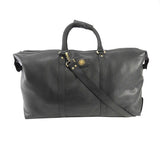 Schwarze Lederreisetasche mit goldenen Details und einem Schultergurt