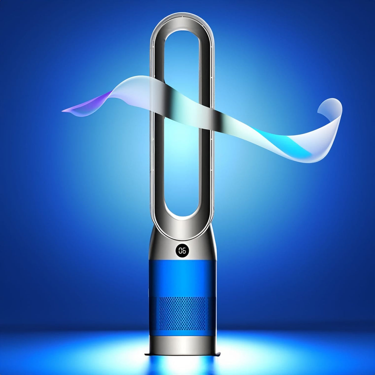 Blau-silberner Turmventilator von vorne mit blauem Hintergrund