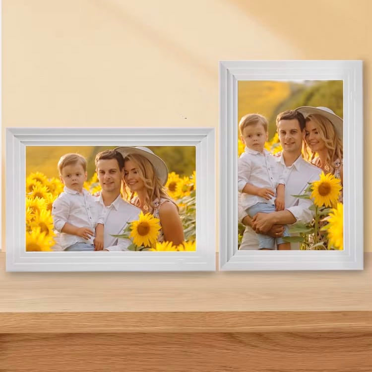 Weisser digitaler Bilderrahmen mit Fotobeispiel im Quer und Hochformat