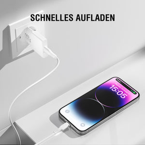 Weisser Stecker mit USB-C Anschluss in einem Anwendungsbeispiel mit einem Handy