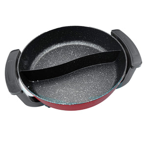 Roter, geöffneter Hotpot mit schwarzen Griffen von der Seite
