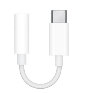 Herangezoomtes Bild an weissen Kabeladapter von USB-C zu 3.5mm Aux