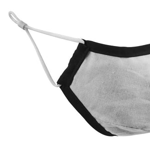 Moderne, schwarz-weisse Gesichtsmaske  seitlich gezeigt von Nahem
